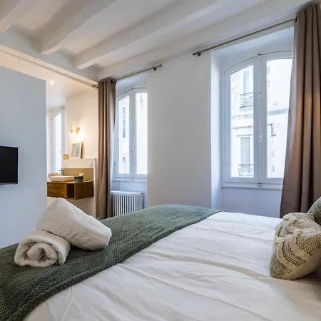 Mellow Keyweek Town House