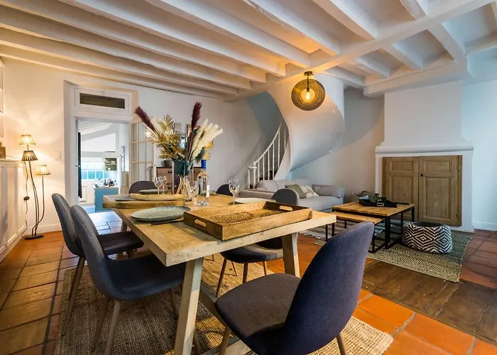 Mellow Keyweek Town House