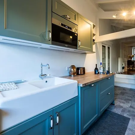 Mellow Keyweek Town House